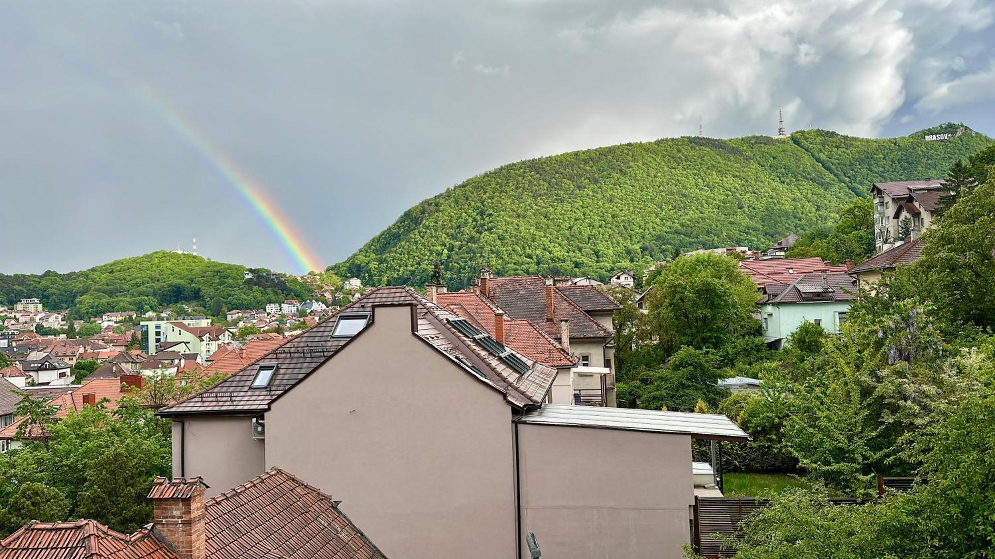 Central Premium Apartment Braşov Buitenkant foto